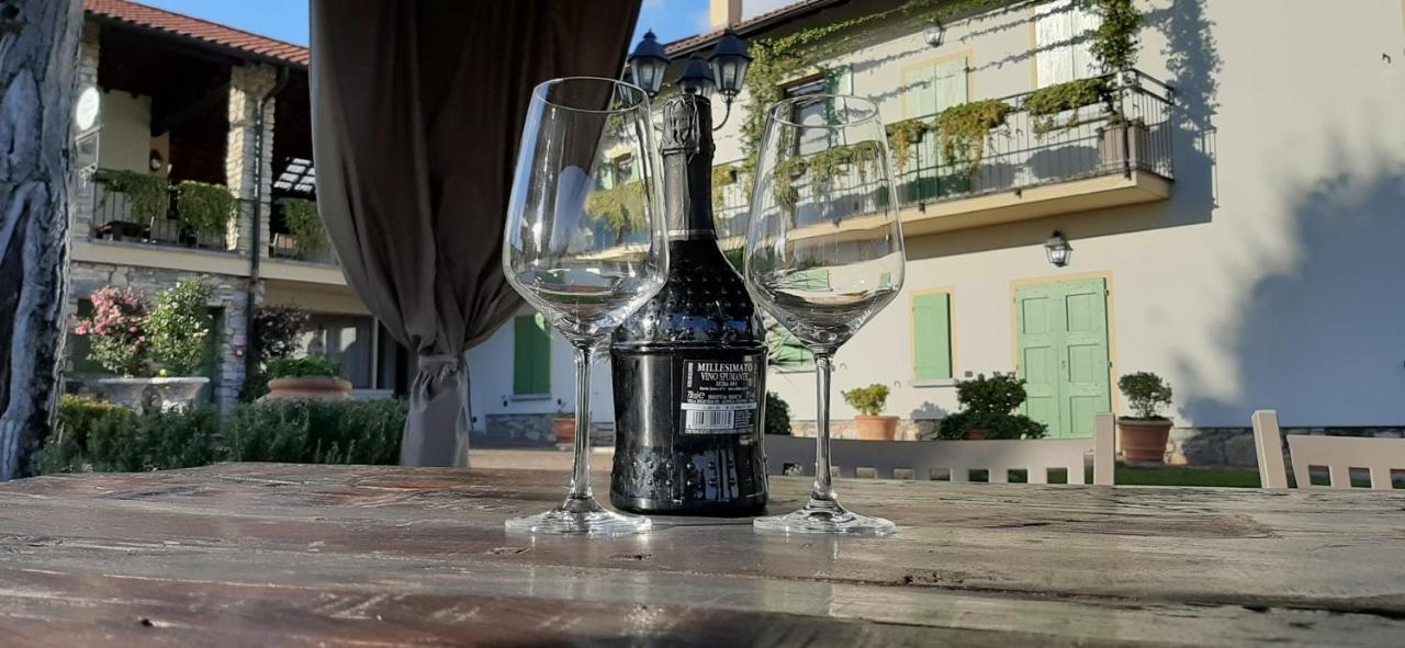 Casale Raffaello B&B Como Albese Con Cassano Exteriör bild