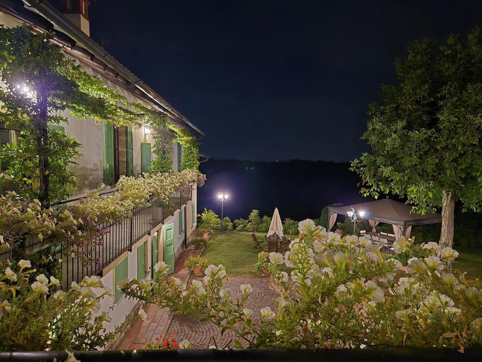 Casale Raffaello B&B Como Albese Con Cassano Exteriör bild