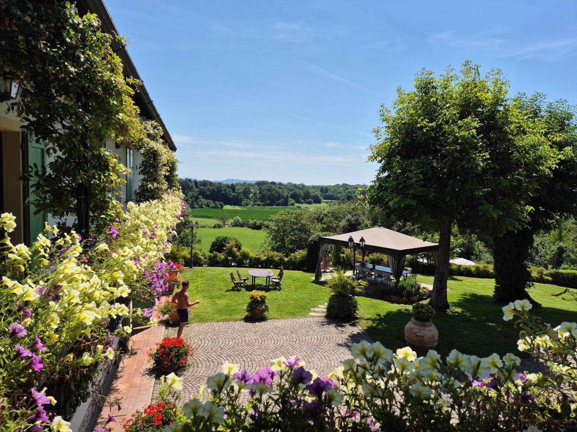 Casale Raffaello B&B Como Albese Con Cassano Exteriör bild